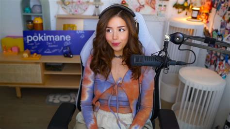 pokemane nip slip|Pokimane Suffers Wardrobe Malfunction On Stream, But Keeps。